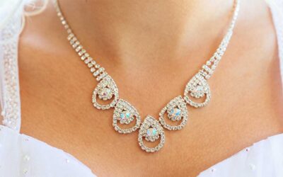 Collana in oro bianco con diamanti: elegante idea regalo