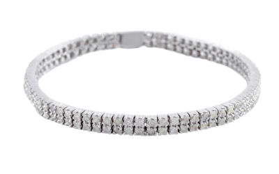 Un bracciale tennis con diamanti per ogni donna